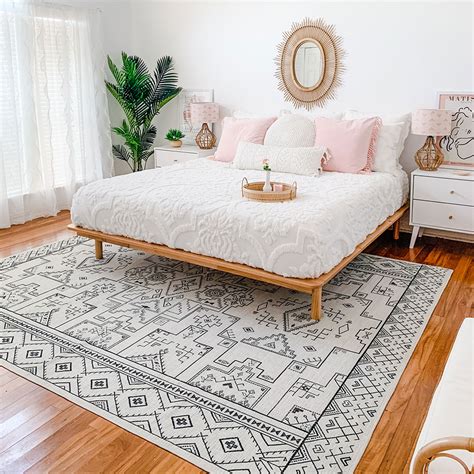 What Size Rug To Go Under Queen Bed Learn Methods