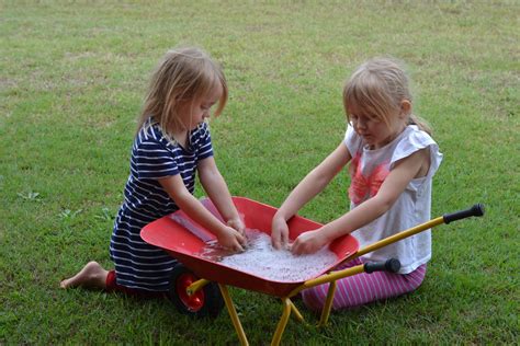 Super Fun Water Play Activities For Preschoolers | Simplify Create Inspire