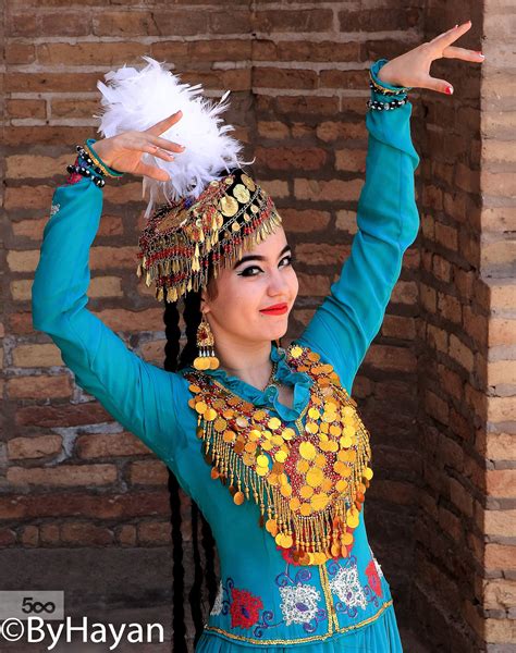 Uzbek Beauty In Traditionl Costume Uzbek Clothing Costumes Folk Costume