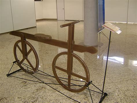 Bicicletas antigas em exposição em São Paulo Bicicleta na Rua