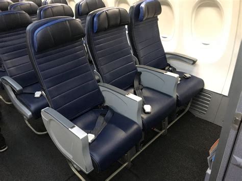Boeing 737 800 First Class Seats United Elcho Table