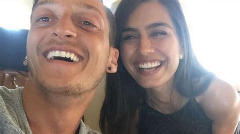 Mesut özil und seine freundin führen eine ziemlich internationale beziehung: Mesut Özils Verlobte: Das ist Amine Gülse | Fußball