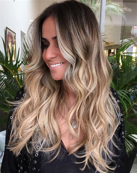 20 Perfect Ways To Get Beach Waves In Your Hair In 2024