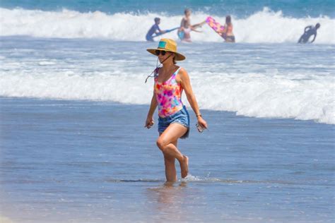 Kate Hudson Muestra Su Cuerpo De Playa En Malibu Fotos Celebridad Desnuda