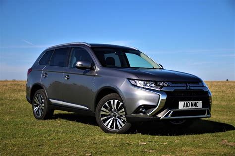 Mitsubishi Outlander Petrol The Uks Best Value Seven Seat 4x4 Suv Is