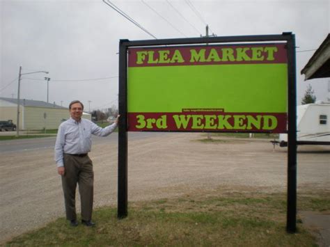 You Could Easily Spend All Weekend At This Enormous Iowa Flea Market