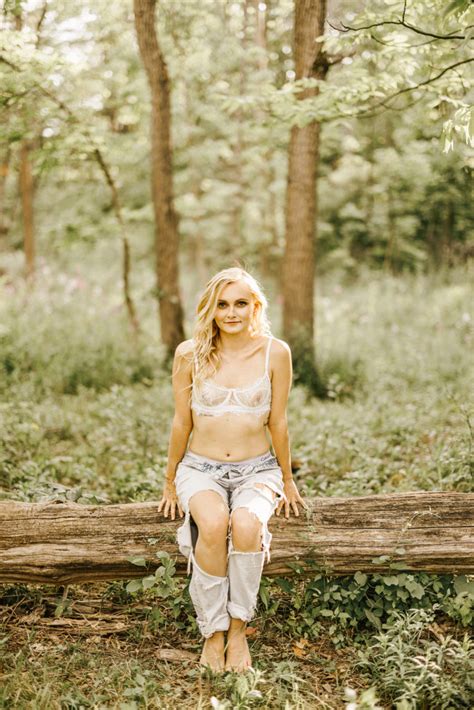 m outdoor bridal boudoir session in niagara afterglow