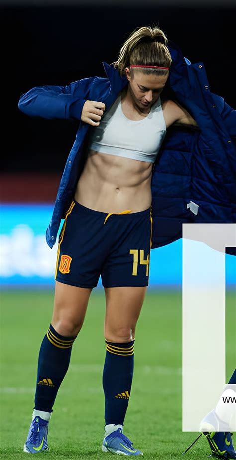 Alexia Putellas Flaunts Her Abs Soccer Girl Female Athletes Womens