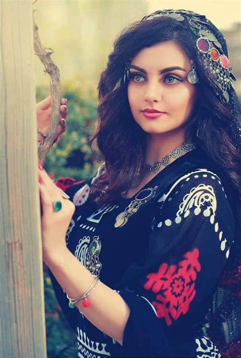 Pin By ♥fr£htÃ♥ On Love Herat And Afghanistan ♡♡♡ Afghan Girl Beautiful Arab Women Stylish Girl