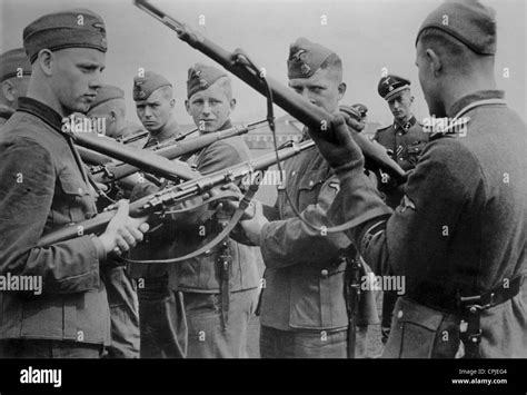 Belgische Freiwillige Bei Der Ausbildung Der Waffen Ss 1942