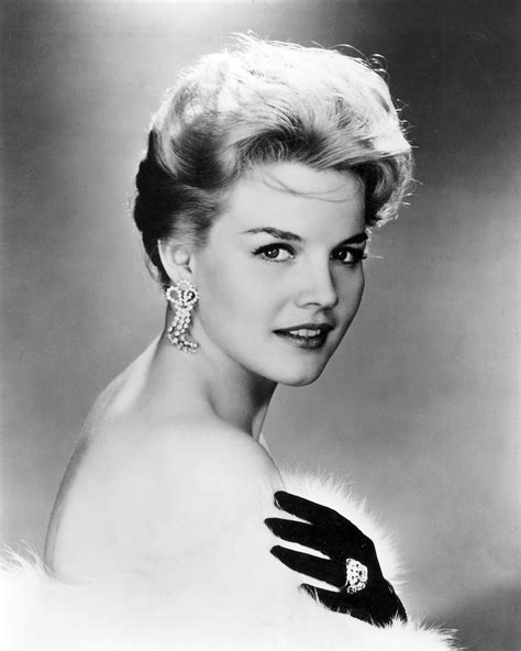 Slice of Cheesecake: Carroll Baker, pictorial