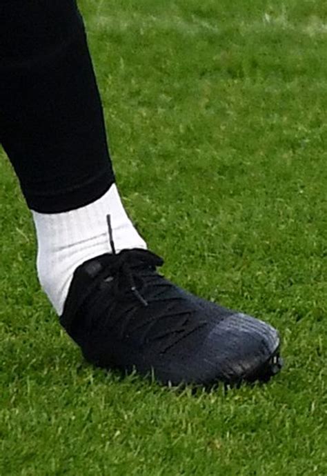 Officially named as bondy dreams mercurial, the french professional footballer according to football headlines, the boot is a very unusual look with futuristic shapes in different shades of green creeping onto the grey upper. Kylian Mbappe Trains In Blackout Mercurial Superfly ...