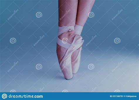 Danse De Ballet Pieds Comment Elle Pratique En Pointes Chaussures