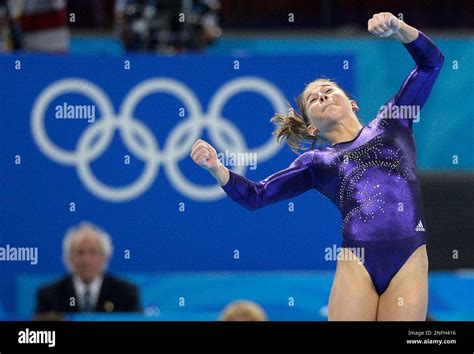 Us Gymnast Shawn Johnson Performs During The Womens Floor Apparatus