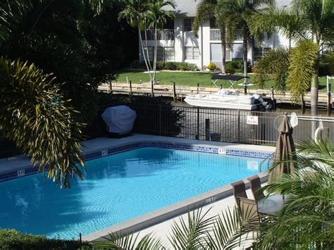 Naples Florida 2bd 2bth Condo Heated Pool Condominiums For Rent In