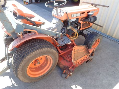 Kubota B1700 Hst Mid Deck Mower Tractor Auction 0048 7023516