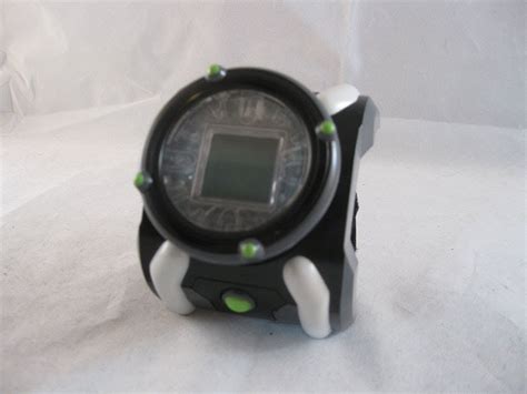 Ben 10 Deluxe Fx Omnitrix Watch With Lights And Sounds Bandai Rare Toy