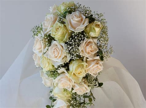Hd Wallpaper Yellow And White Roses Gypsophila Bouquet Tenderness