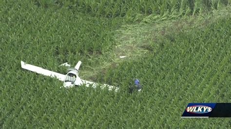 Small Plane Crashes Into Jeffersonville Cornfield No One Hurt Youtube