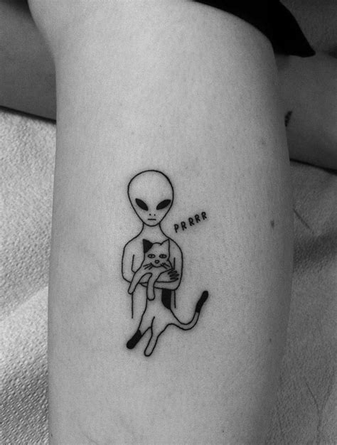 19 Alien Tattoos Ideas That Are Out Of This World Alien Tattoo Cat