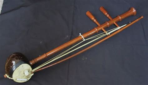Di samping itu, alat musik ini dimainkan dalam tarian zapin yang berasal dari daerah suku melayu yang menjadi musik pengiring dalam tarian tersebut. Alat Musik Gong Lambus Berasal Dari Daerah Mana - Berbagai Alat