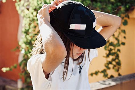 6 Cool Ways To Wear A Snapback Hat For Ladies