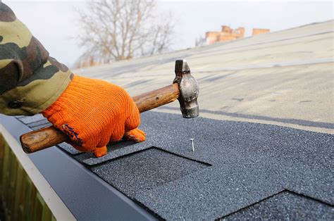 Weather, broken tiles, clogged gutters…and even condensation in your attic! How to fix a leaking roof from the inside (Quick tips)