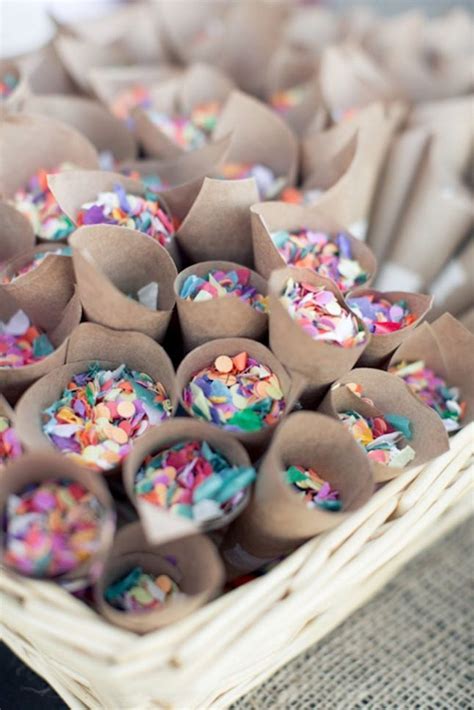 18 Things To Throw At Your Wedding Instead Of Rice Tendências Para