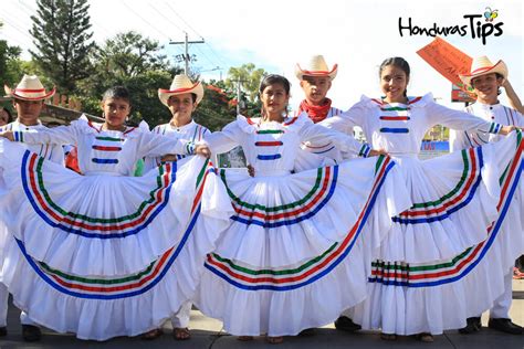 Color Folclore Y Patriotismo En Desfile De Niños En Tegucigalpa