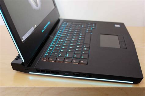 Alienware R15 R3 Gaming Laptop Review Vgu