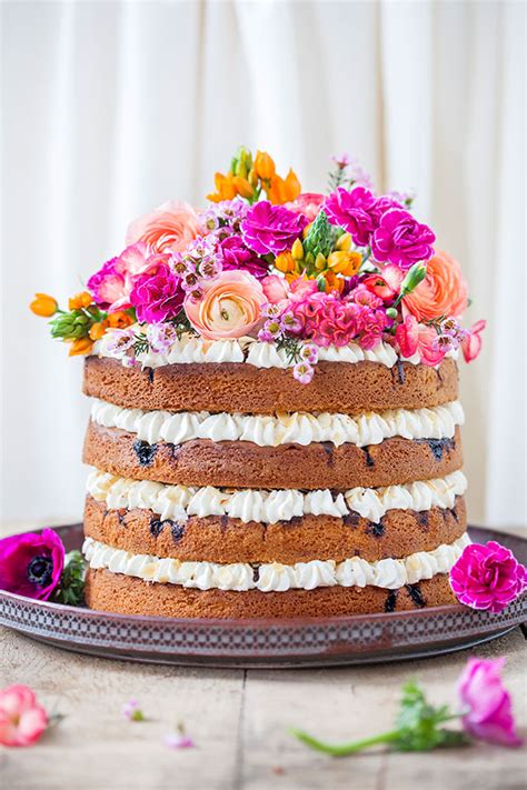 Torte Mit Blumen Hochzeitstorte Mit Echten Blumen Dekorieren