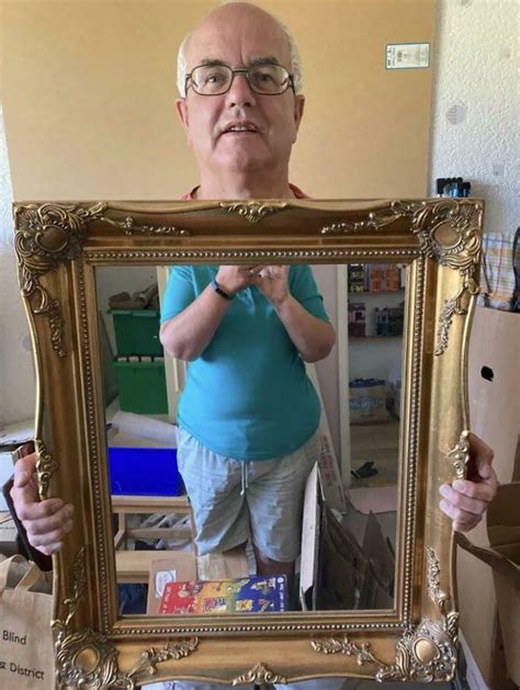 40 Times People Tried To Sell Mirrors And The Photos They Took Showed The Funniest Reflections