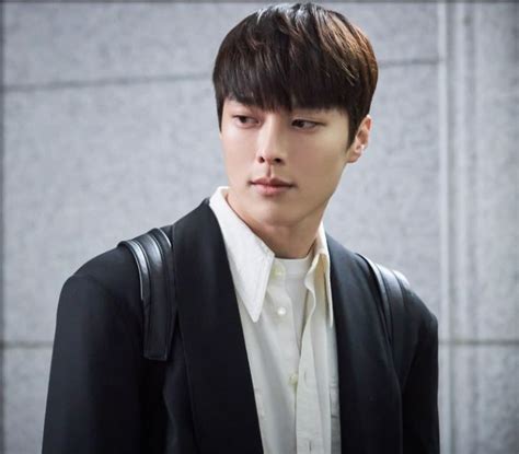 Pada awal 2021, aktor kelahiran 1992 ini hadir jadi cameo di kdrama baru kbs2 hello? Jang Ki Yong in the series ''Born Again'' | Pria