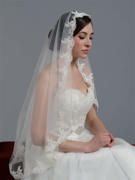 Mantilla Veil Fingertipchapel Alencon Lace Wedding Veil V027