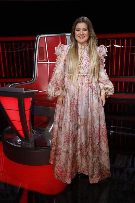 Kelly Clarksons Best Outfits On The Voice