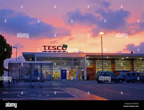 Tesco Store Front Hi Res Stock Photography And Images Alamy