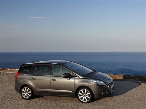 Peugeot 5008 suv wins 'large suv of the year'. PEUGEOT 5008 specs & photos - 2009, 2010, 2011, 2012, 2013 ...