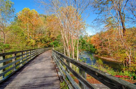 We have 5 cabins and can accommodate 24 people. Virginia Creeper Trail Fall Photos (2) 1024