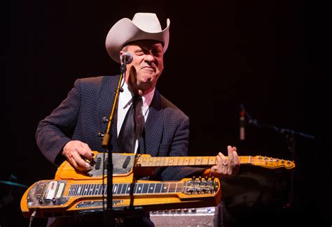 North Attleboro police investigating theft of country singer Junior Brown and wife's guitars ...