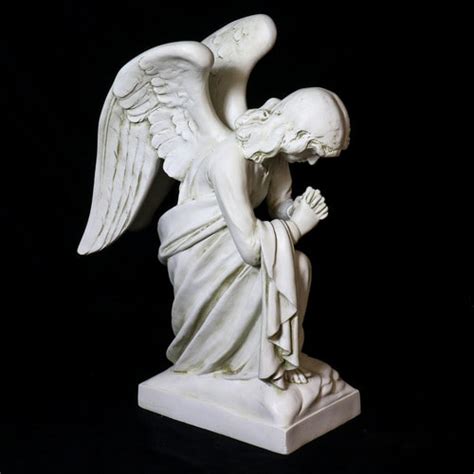 28 Kneeling Adoring Angel X25806