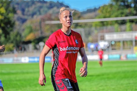 Giulia gwinn of germany looks on after the 2019 fifa women's world cup france group b match between south africa and germany at stade de la mosson on june 17 the bayern münchen women are on the cover of the april issue of the bayern magazine celebrating 50 years of the women's team. SC Freiburg: Das war zu wenig - SC Freiburg ...