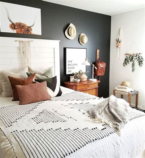 Black Accent Wall In Minimalist Bedroom Minimalistdecorbeds Home