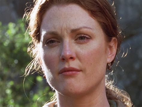 Richard chamberlain, sharon stone, james earl jones, henry silva, robert donner, doghmi larbi, aileen marson, cassandra peterson, martin rabbett, rory kilalea, alex heyns. Imagem - Sarah Harding (Julianne Moore) en El mundo ...