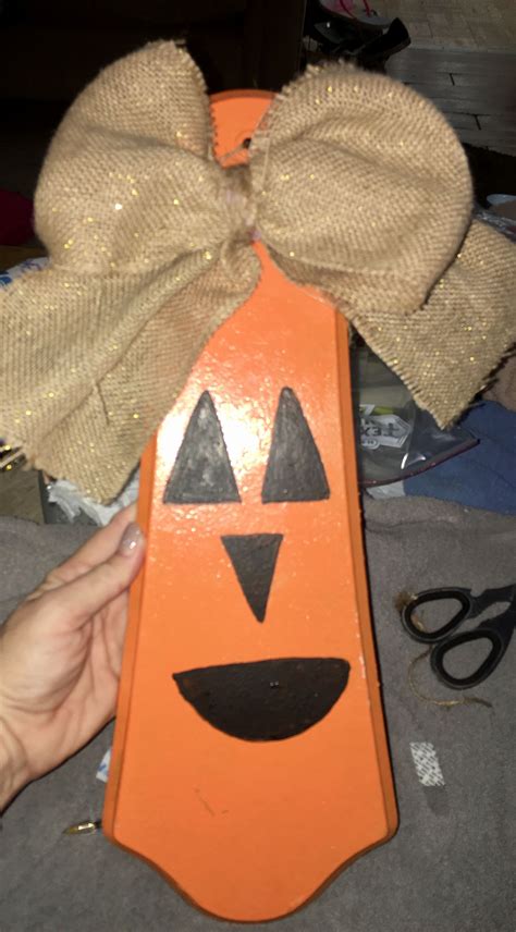 Repurposed Ceiling Fan Blade Makes Cute Diy Halloween Decorations
