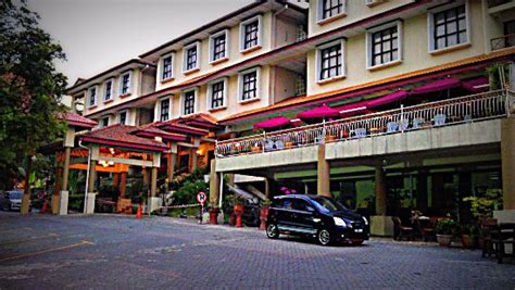 Unistorage sedang mengalami kebanjiran barang² untuk minggu ini. Shah Alam Business Hotel Review - Rasmi Suv