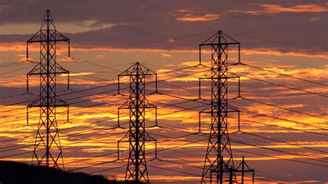 The Difference Between Distribution And Transmission Power Lines