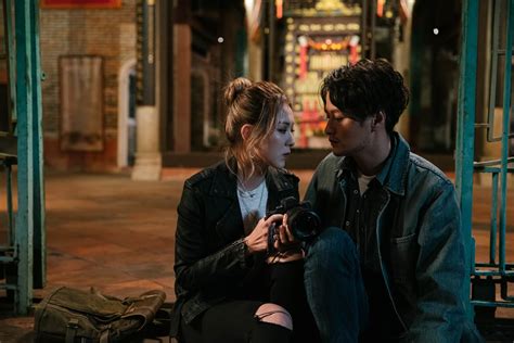 谷婭溦（vivian）繼《聽海》和《今宵多珍重》後，再度演繹經典歌曲《月亮代表我的心》，以溫柔的歌聲唱出《黃金有罪》劇中角色暗戀與思念之情。 你問我愛你有多深 我愛你有幾分 你去想一想 你去看一看 月亮代表我的心 你去想一想 你去看一看 月亮代表我的心. 【香港愛情故事】谷婭溦羅天宇送上《哭牆》合唱版 - 本地 - 明周娛樂