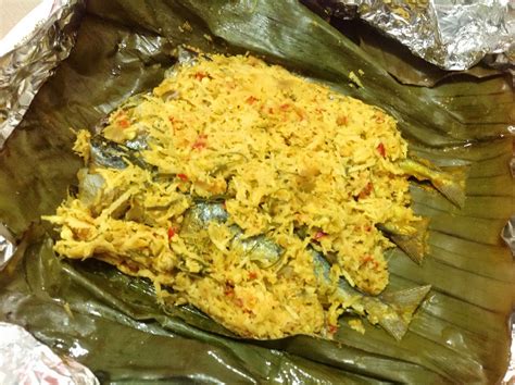 Resep umpan ikan patin kolam 2. Kuali Hangus: Pais Ikan Kembong