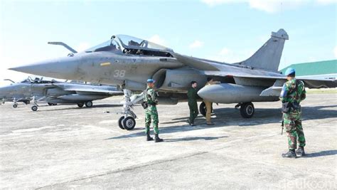 Setelah mendarat pilot mulai mengerem dan 10 sekon kemudian kelajuan pesawat menjadi 72 3 3. Tujuh Pesawat Tempur Prancis Mendarat Darurat di Aceh ...