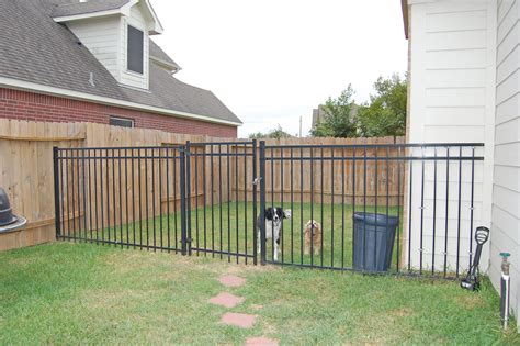 A place to keep up with big's backyard ultra and learn a little about backyards. dog run in side yard | backyard bliss: dog runs | Pinterest